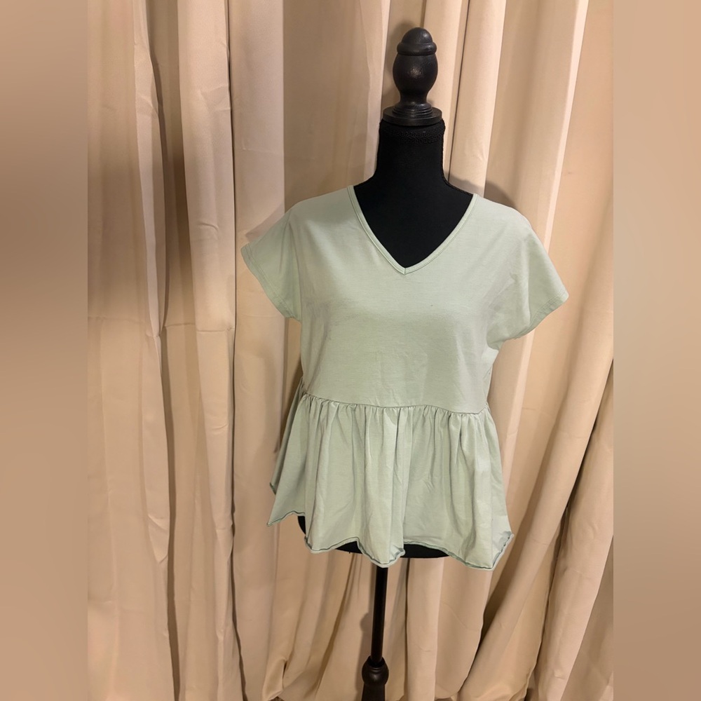 SHEIN Light Green V-Neck Peplum Tee